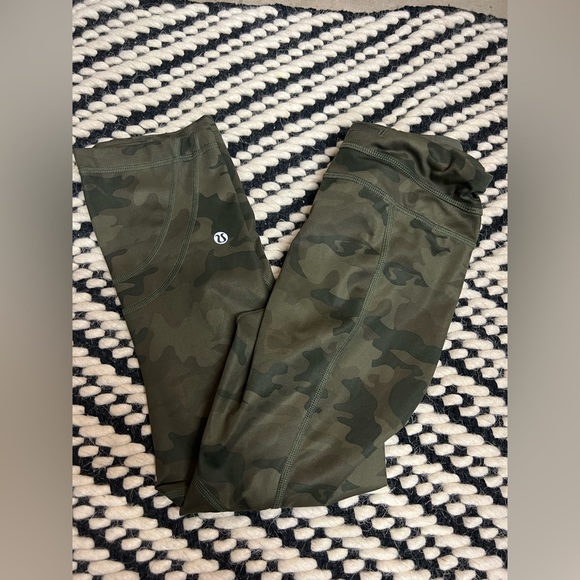 Lululemon Run: Inspire Crop II *All Luxtreme
Savasana Camo 20cm Fatigue Green - Picture 3 of 4